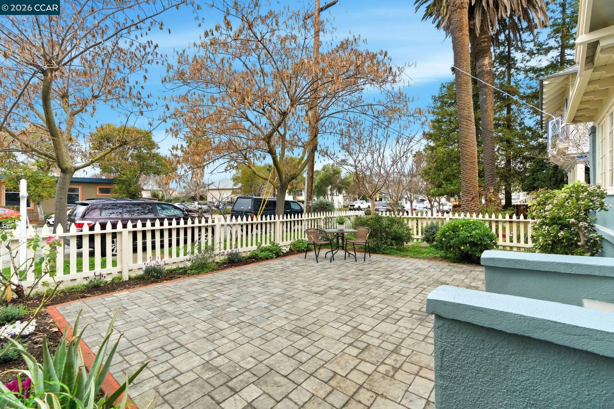 2142 Grant Street Concord, CA 94520 - Photo 4 of 42