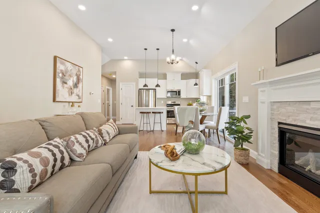 $535,000 | 1 B Debbie Lane, Amherst, NH 03031