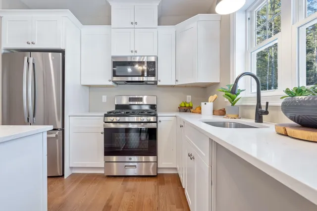 $535,000 | 1 B Debbie Lane, Amherst, NH 03031