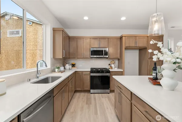 $749,950 | 3301 219th Avenue East, Lake Tapps, WA 98391