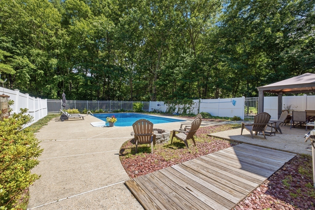 16 Fairview Farm Road Haverhill, MA 01832 - Photo 27 of 36