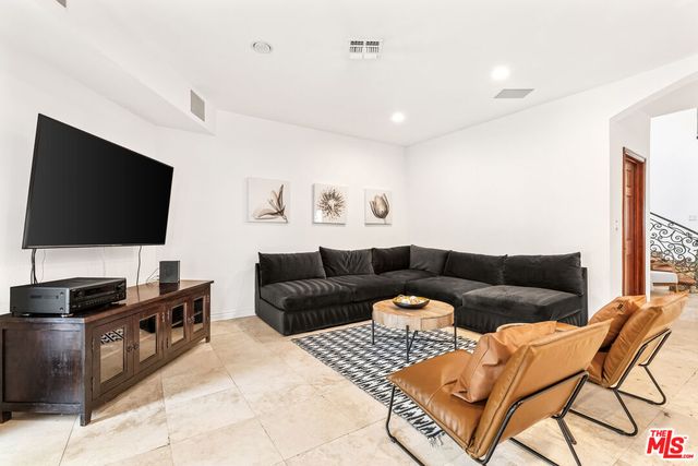 $15,500 | 12109 Maxwellton Road, Studio City, CA 91604