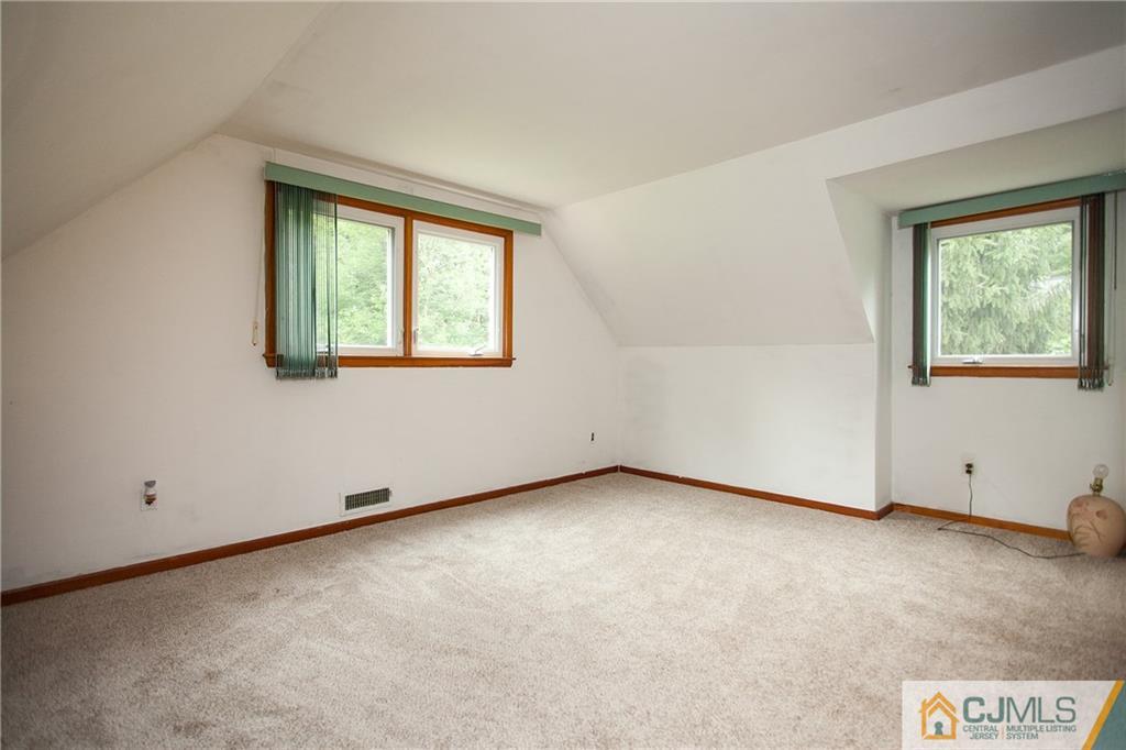 91 George Avenue Edison, NJ 08820 - Photo 14 of 21 an empty room with a window