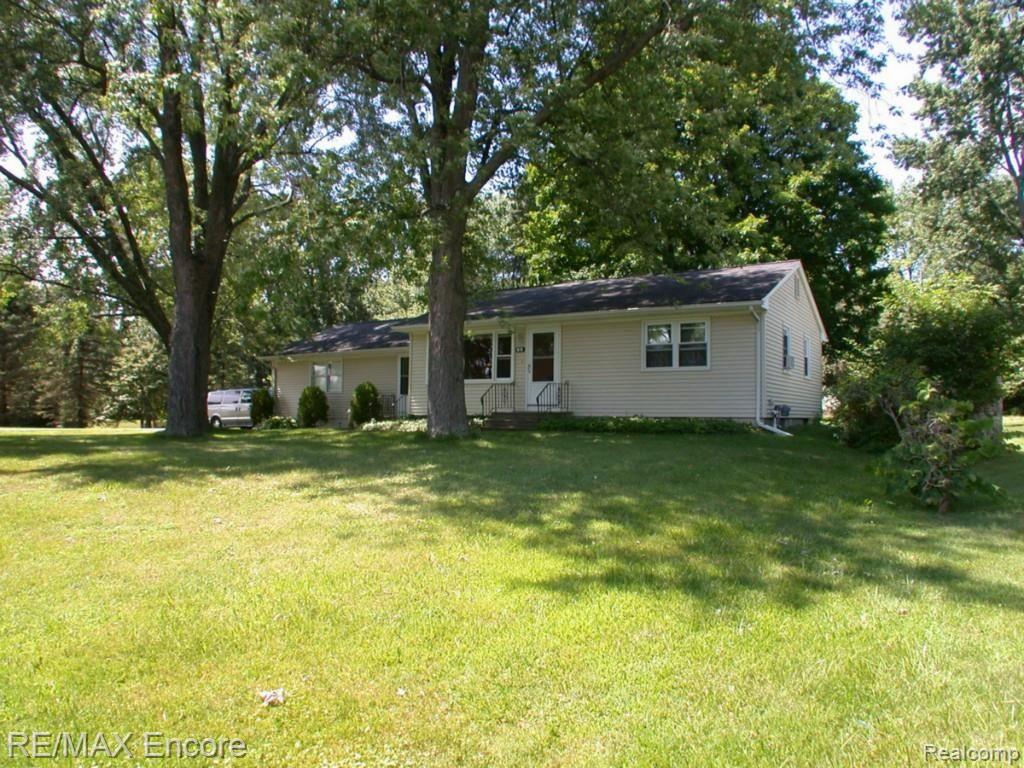 60 Crescent Road Waterford, MI 48327 - Photo 8 of 64 DSCN3319.jpg