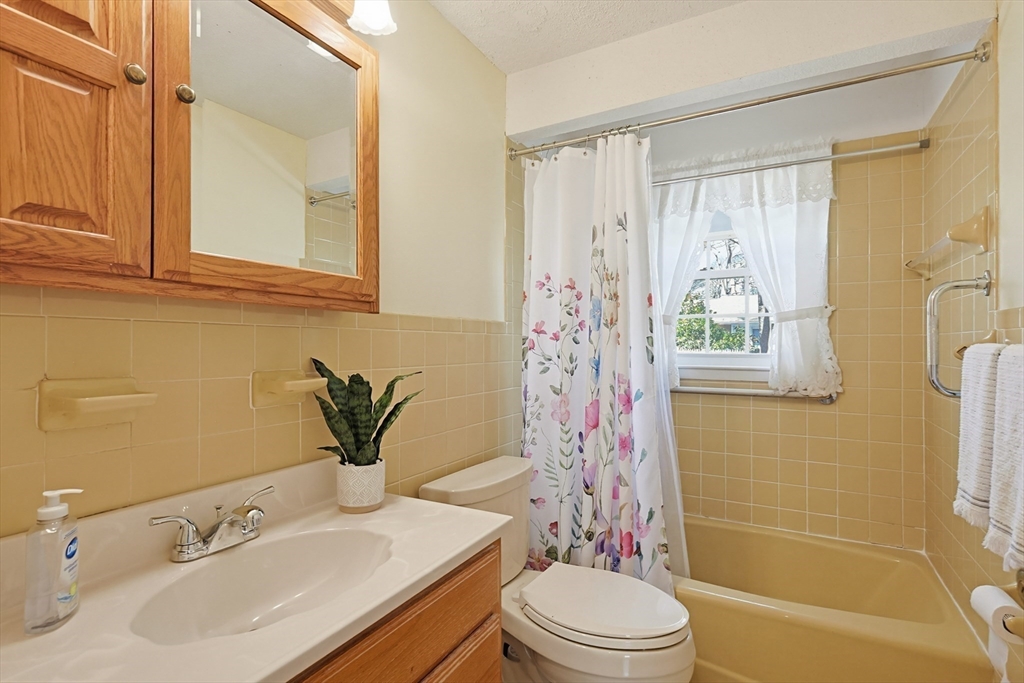 7 Cooper Road Falmouth, MA 02536 - Photo 18 of 36 Gallery Image 18