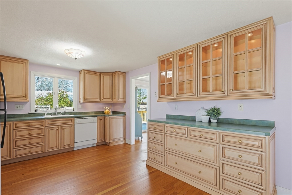 7 Cooper Road Falmouth, MA 02536 - Photo 9 of 36 Gallery Image 9