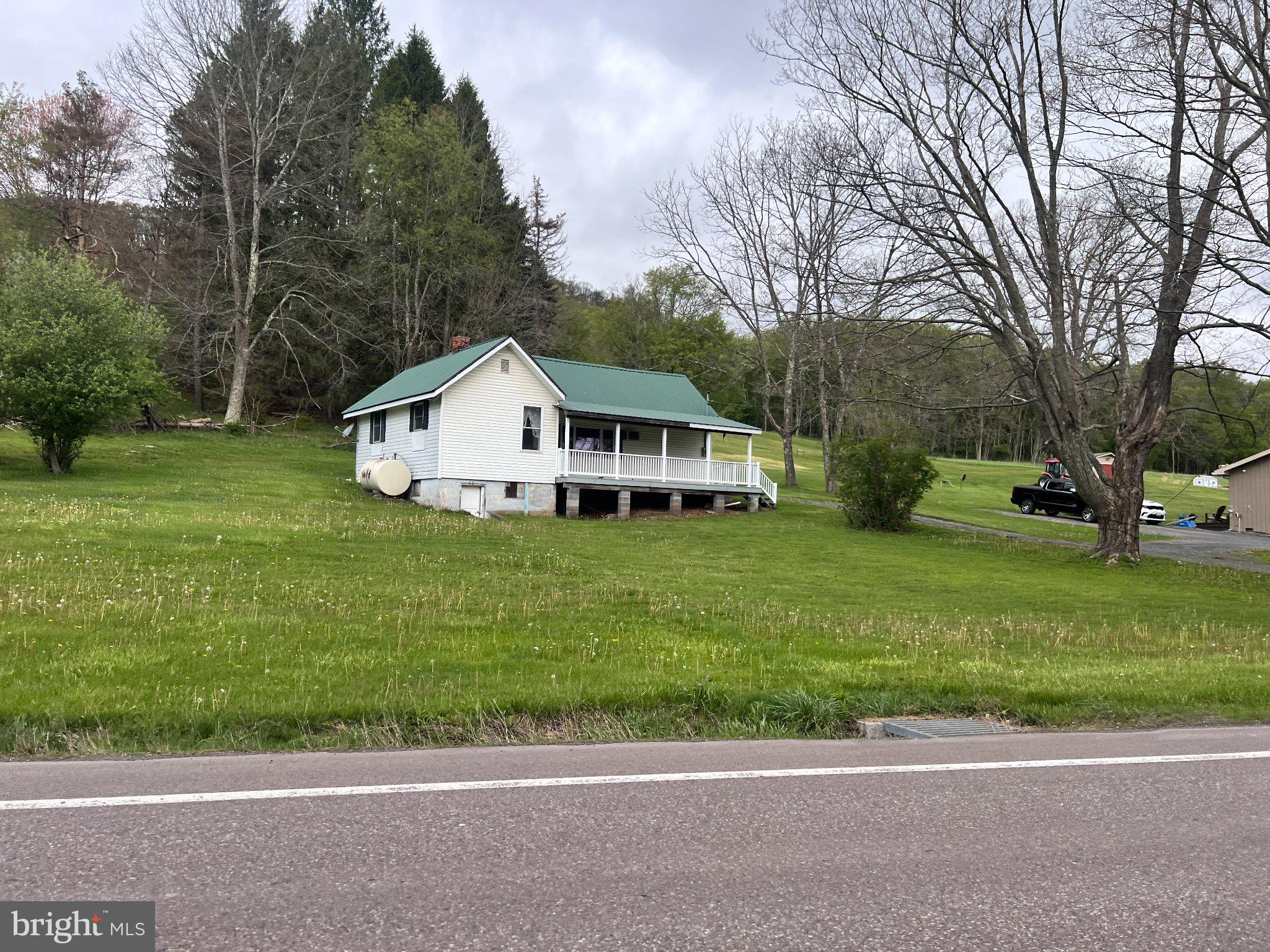 a view of a house with a yard