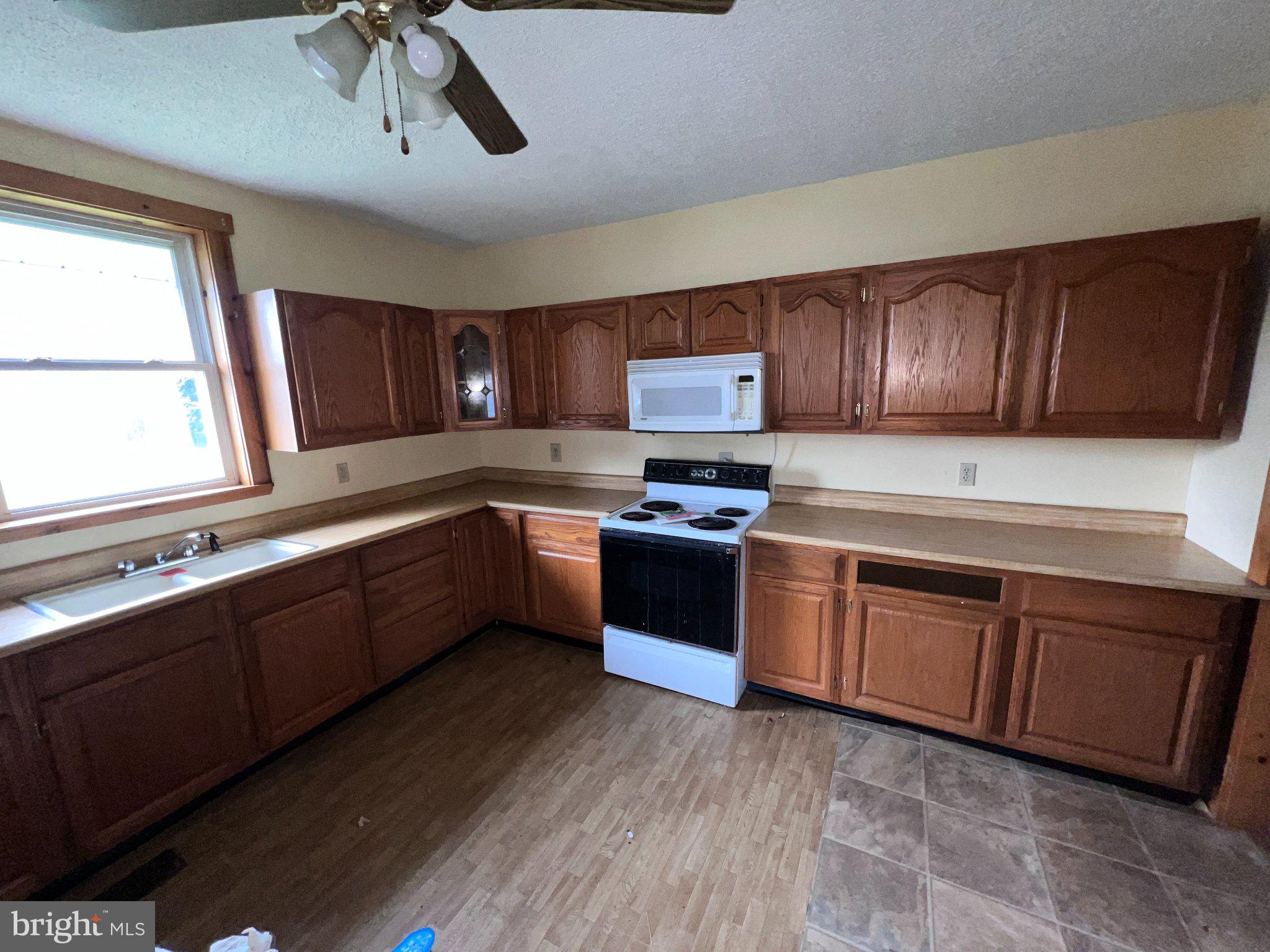 5151 Hutton Road Oakland, MD 21550 - Photo 7 of 28 Spacious kitchen with warm wood tones.