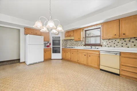 $400,000 | 27W641 Holly Court, West Chicago, IL 60185
