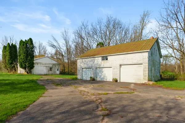 $460,000 | 58380 North County Road 365, Lawrence, MI 49064