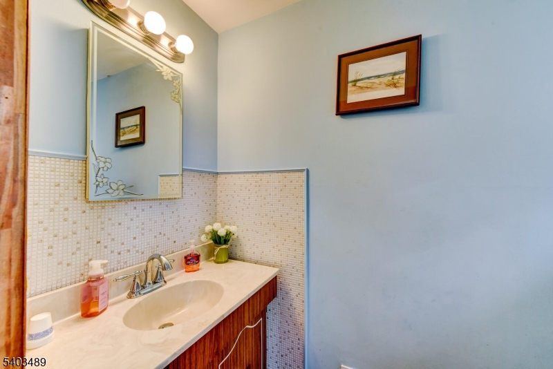 113 Berwick Street Raritan, NJ 08869 - Photo 5 of 26