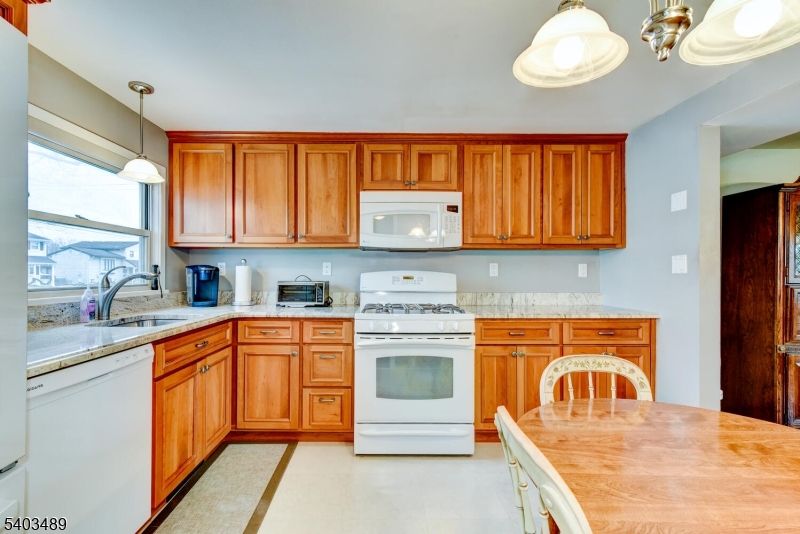 113 Berwick Street Raritan, NJ 08869 - Photo 6 of 26