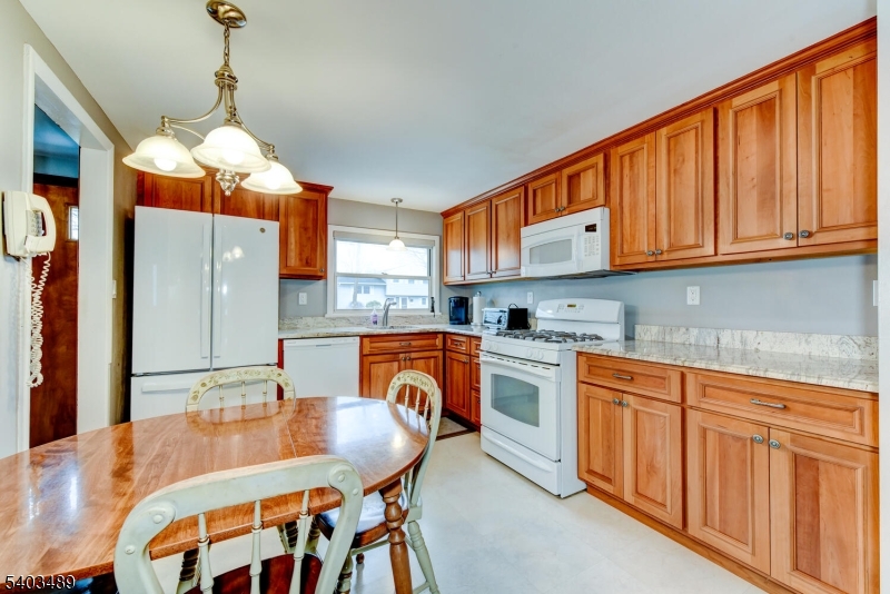 113 Berwick Street Raritan, NJ 08869 - Photo 8 of 26