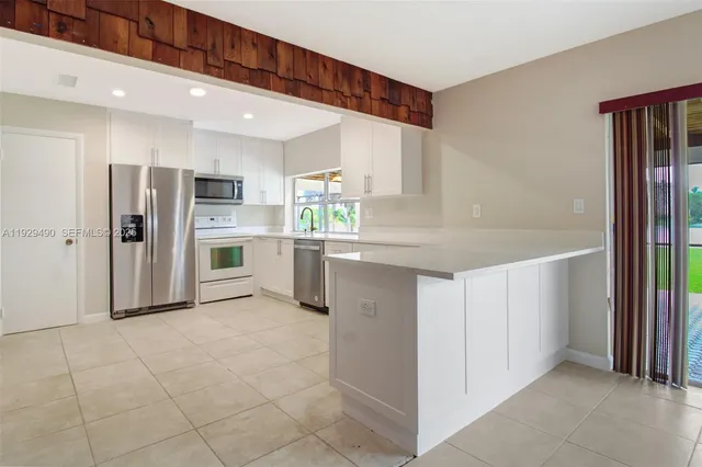 $4,000 | 10962 Southwest 117th Street, Miami, FL 33176