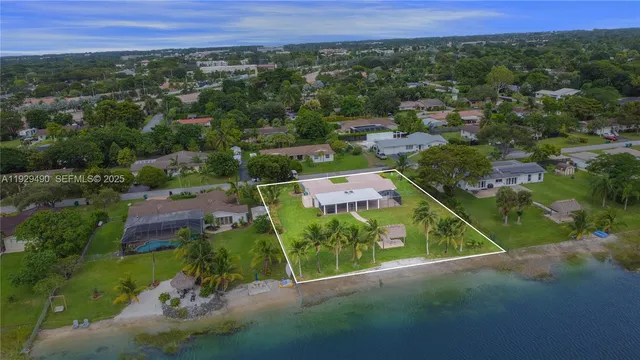 $4,000 | 10962 Southwest 117th Street, Miami, FL 33176