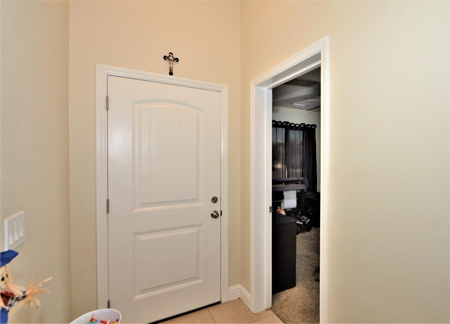 758 Merced Street Madera, CA 93638 - Photo 6 of 27 Gallery Image 6