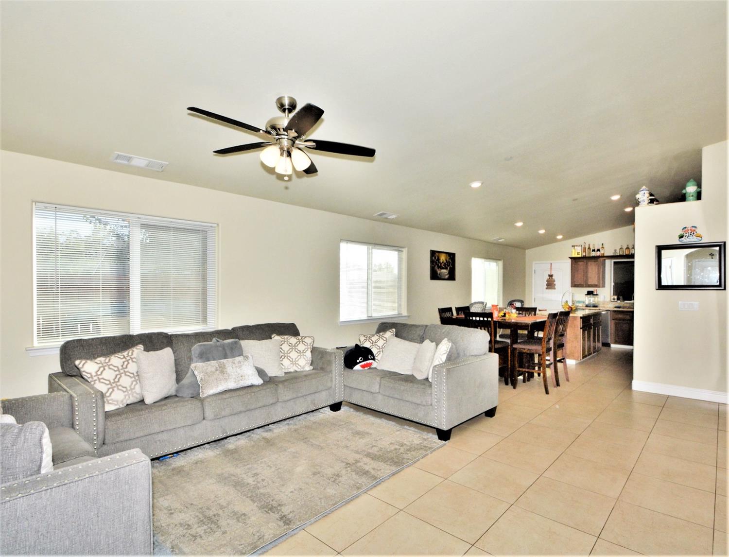 758 Merced Street Madera, CA 93638 - Photo 7 of 27 Gallery Image 7
