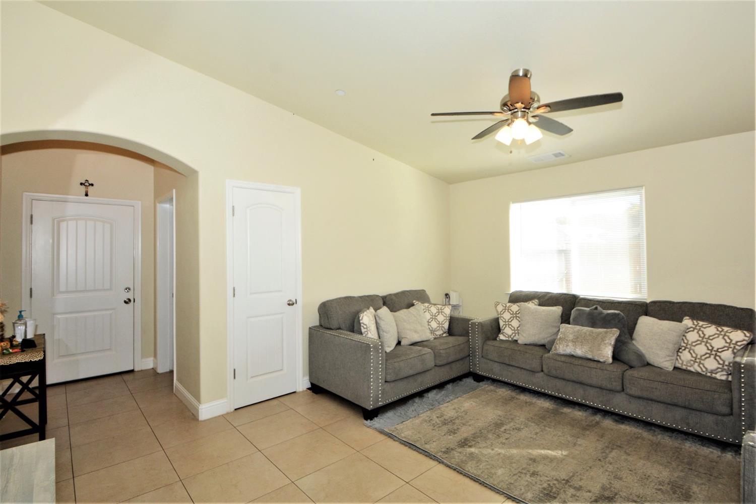 758 Merced Street Madera, CA 93638 - Photo 8 of 27 Gallery Image 8