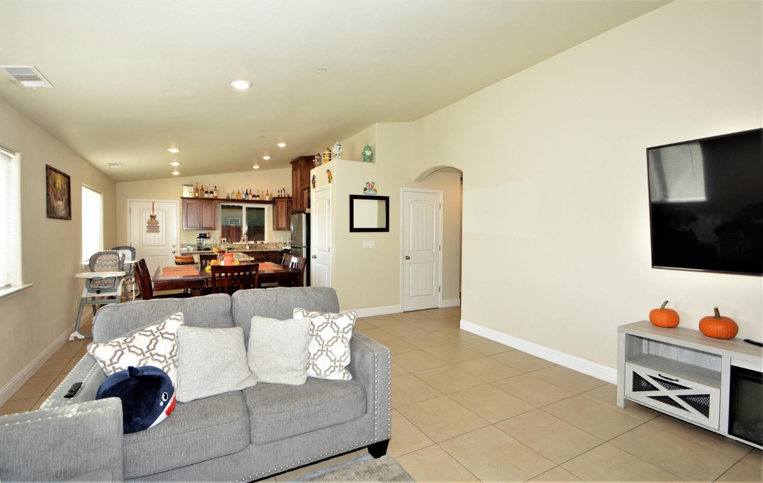 758 Merced Street Madera, CA 93638 - Photo 9 of 27 Gallery Image 9