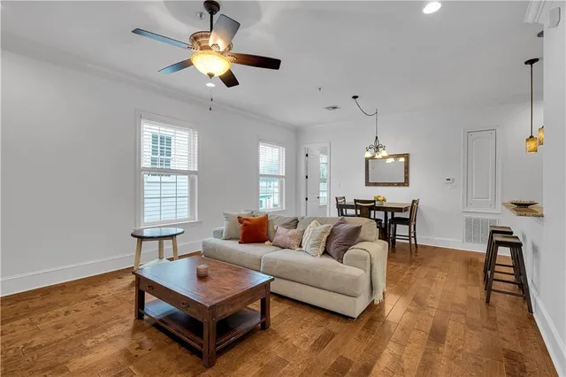 $2,100 | 1633 First Street, Unit 202, New Orleans, LA 70130