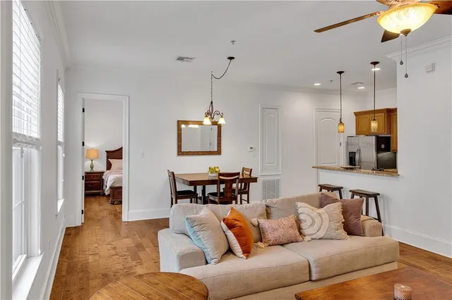 $2,100 | 1633 First Street, Unit 202, New Orleans, LA 70130