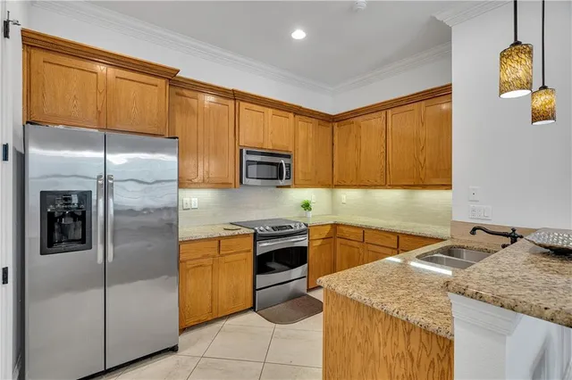 $2,100 | 1633 First Street, Unit 202, New Orleans, LA 70130