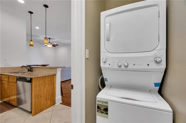 $2,100 | 1633 First Street, Unit 202, New Orleans, LA 70130