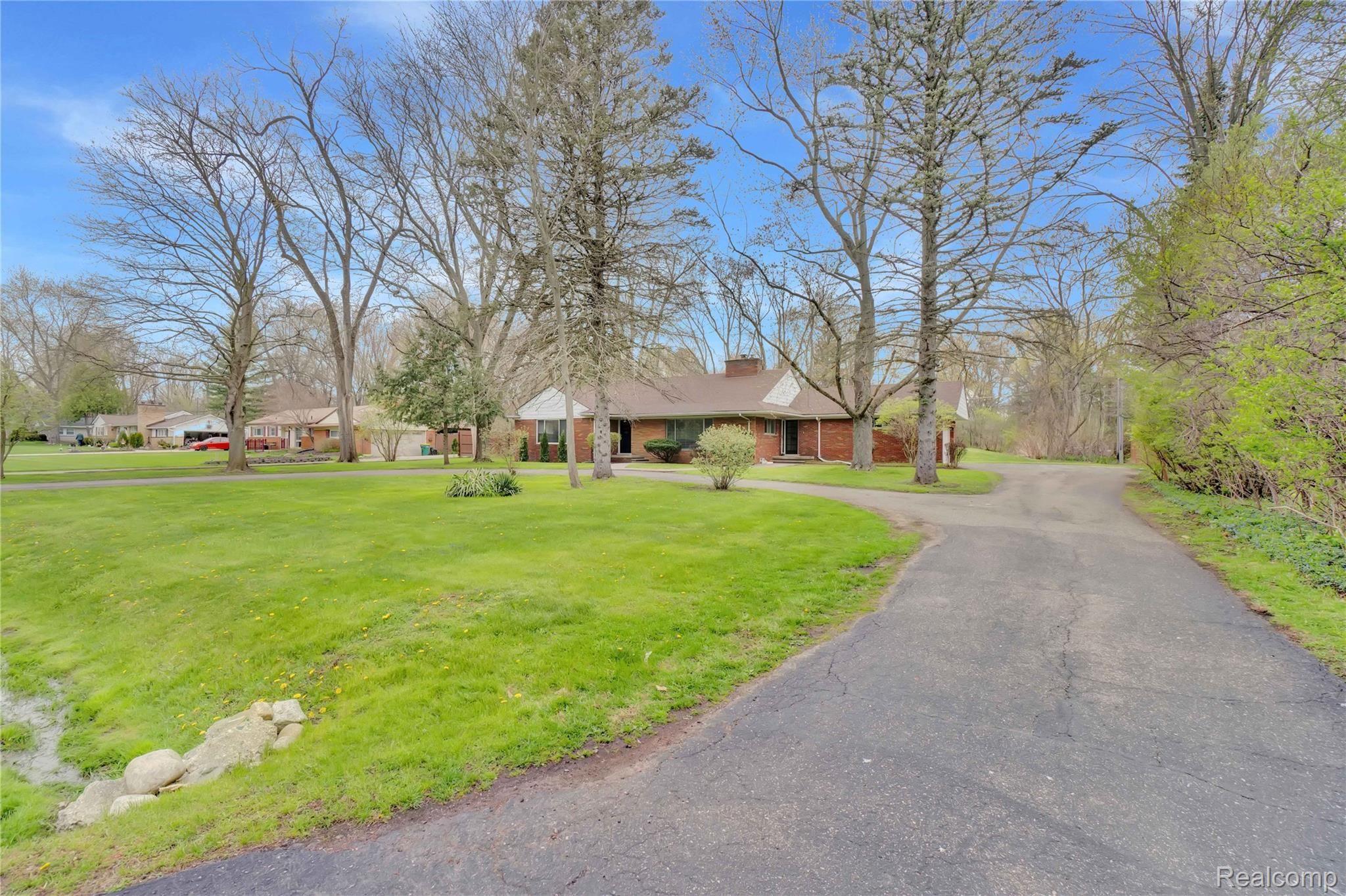 29098 Utley Road Farmington, MI 48334 - Photo 2 of 27 Edited-1.jpg