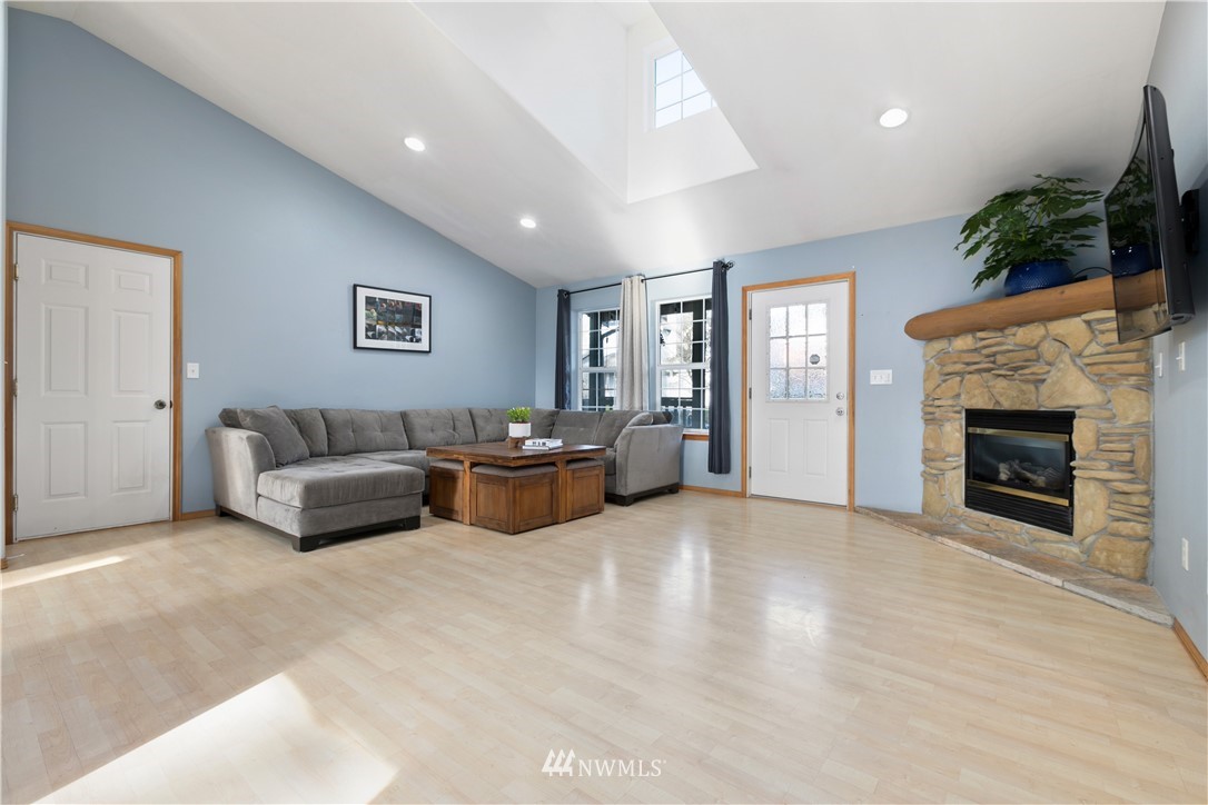 136 South 41st Street Bellingham, WA 98229 - Photo 4 of 19