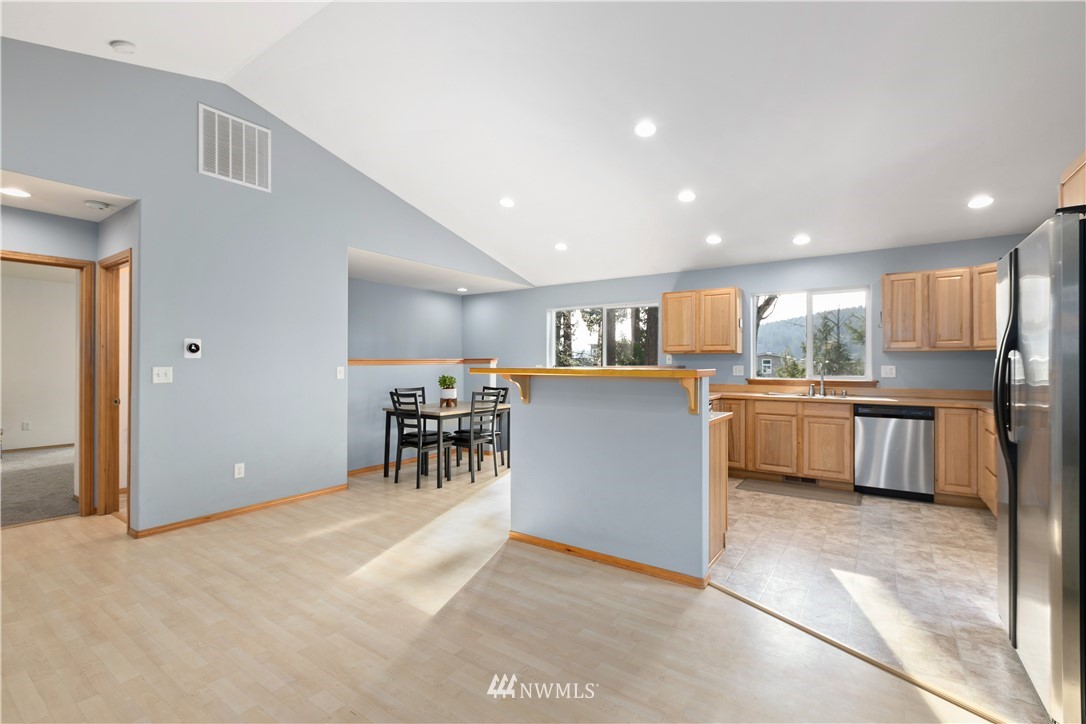 136 South 41st Street Bellingham, WA 98229 - Photo 5 of 19