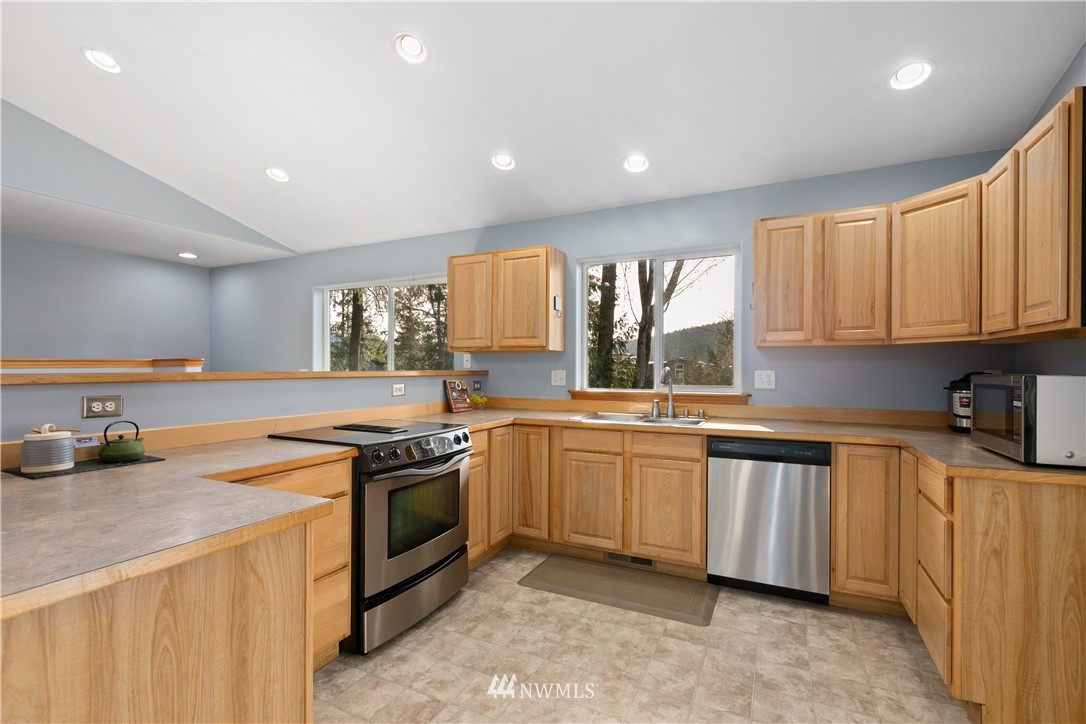 136 South 41st Street Bellingham, WA 98229 - Photo 7 of 19