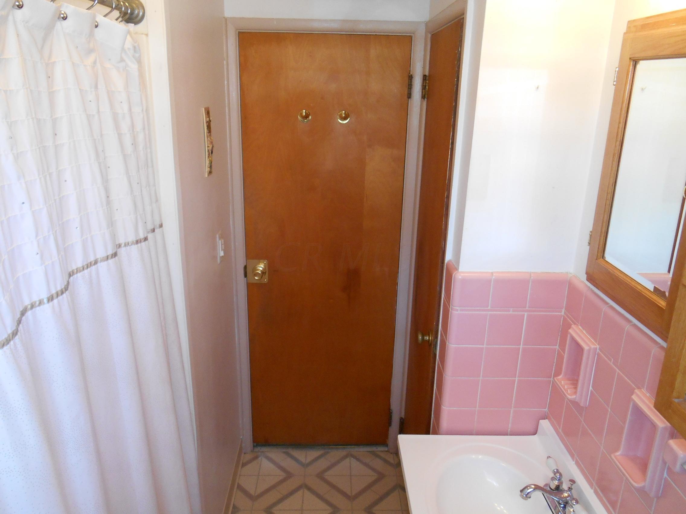 2715 Nottingham Road Columbus, OH 43221 - Photo 11 of 20