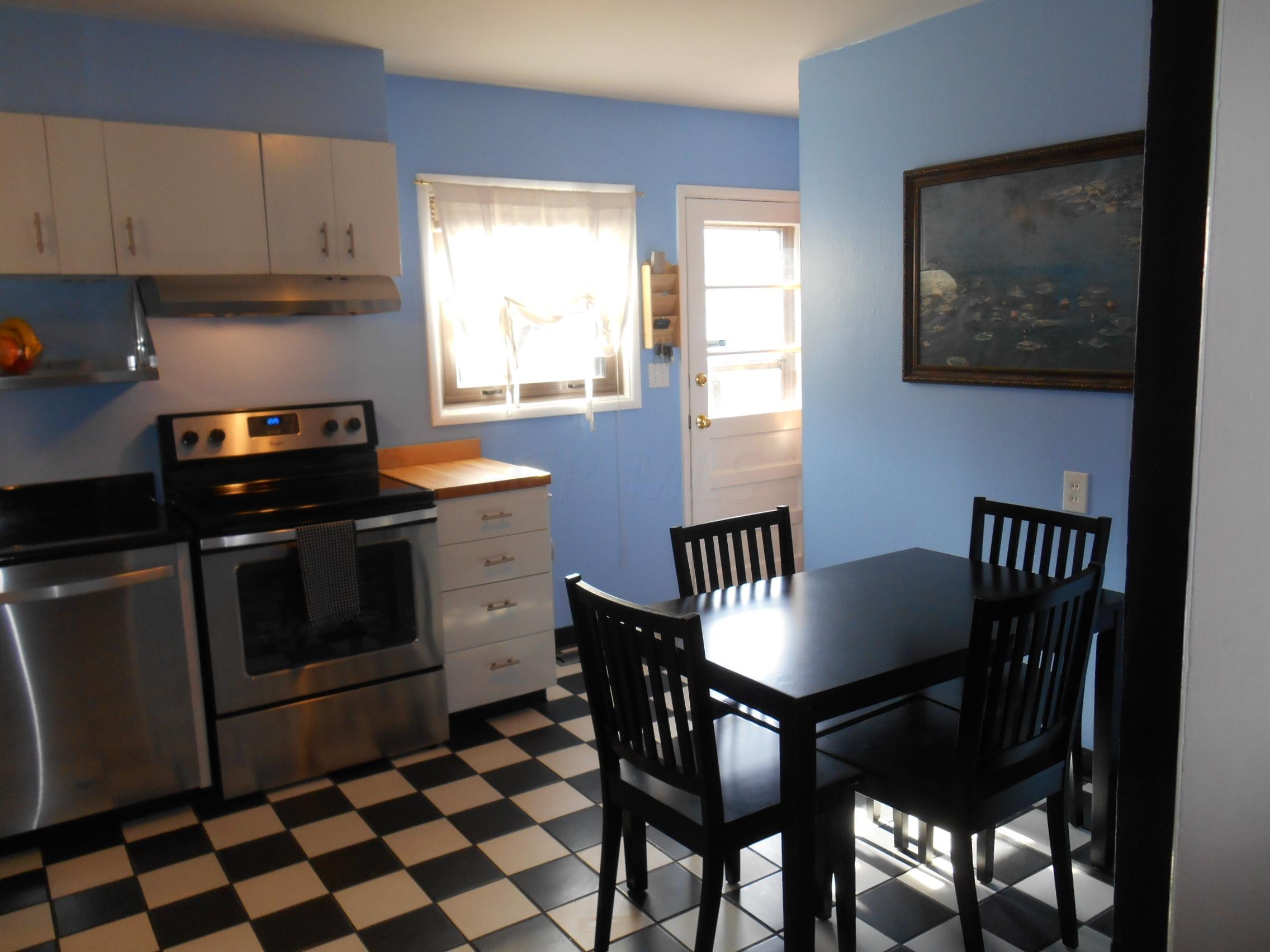 2715 Nottingham Road Columbus, OH 43221 - Photo 4 of 20