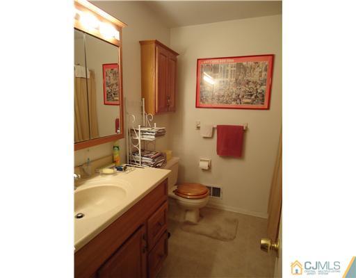 26 Harmon Road Edison, NJ 08837 - Photo 9 of 10 Gallery Image 9