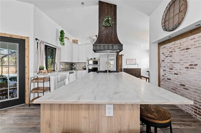 a view of a livingroom with furniture and workspace