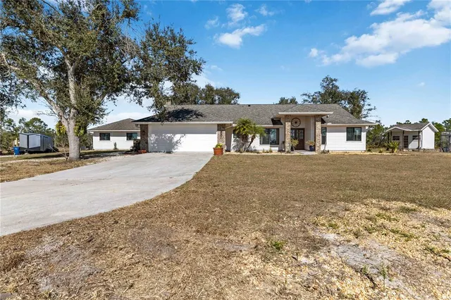 a view of a house with a yard