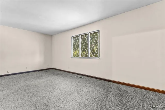 $84,900 | 102 Kensington Heights Road, Belleville, IL 62226