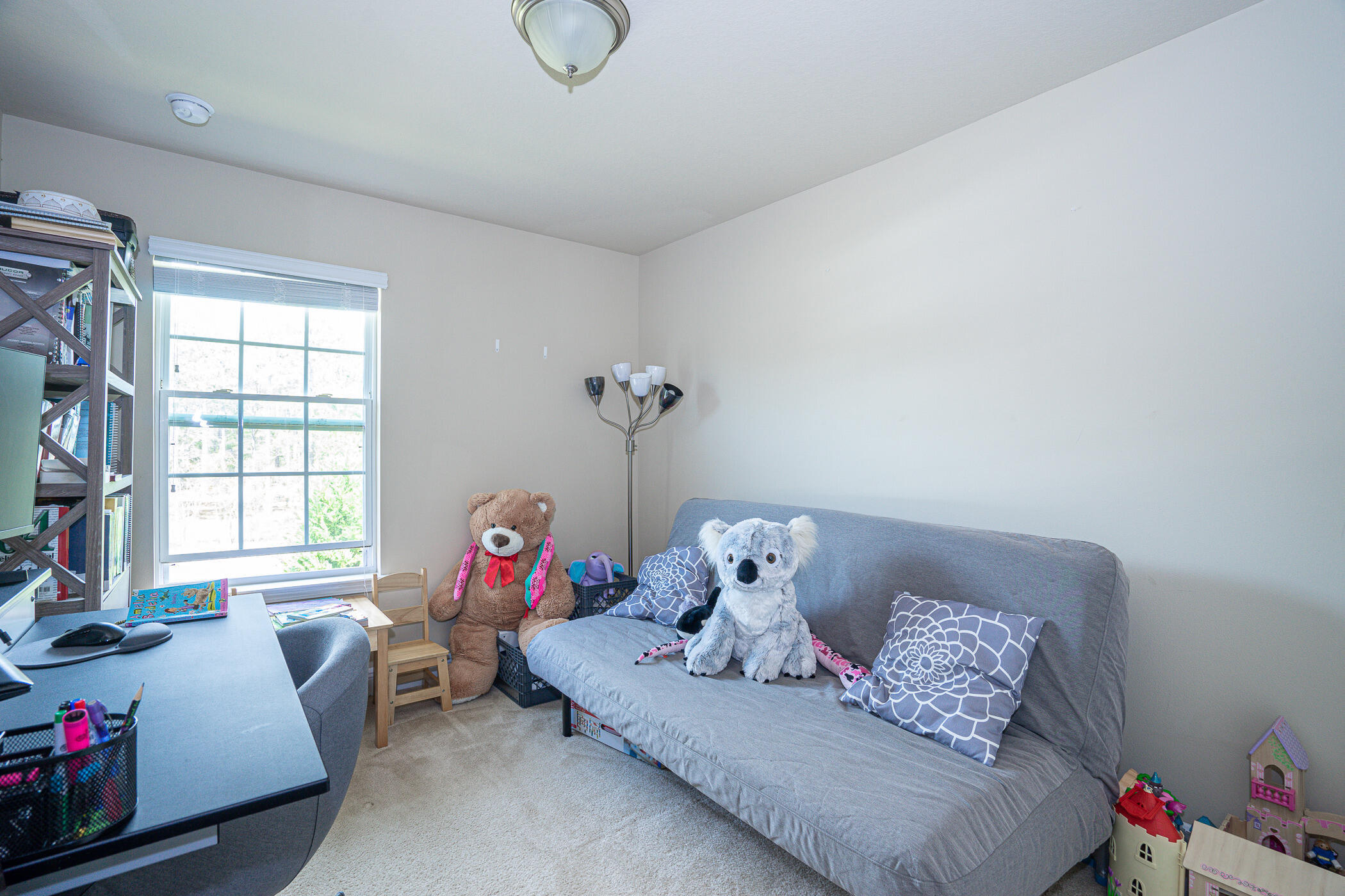 19 East Shady Oaks Lane, Unit B Santa Rosa Beach, FL 32459 - Photo 28 of 35 a living room with furniture and couch