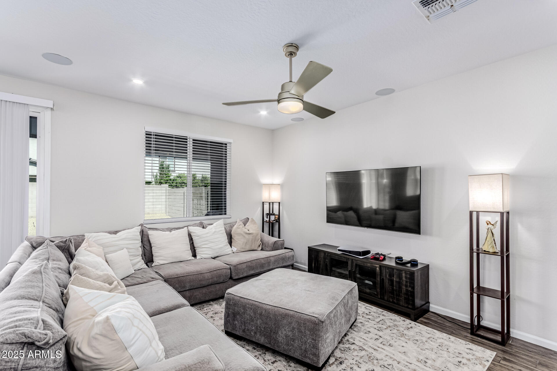 17478 West Paraiso Lane Surprise, AZ 85387 - Photo 5 of 38 5 - Paraiso