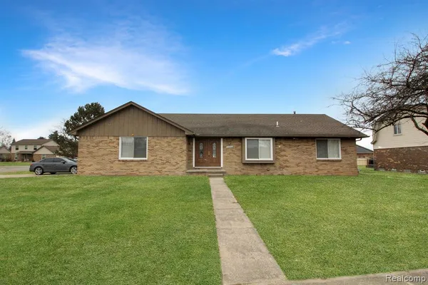$2,800 | 37802 Bloomfield Drive, Livonia, MI 48154