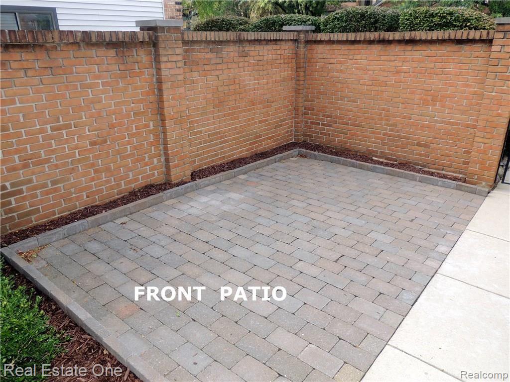 1018 Willow Grove Court, Unit 137 Rochester, MI 48307 - Photo 2 of 32