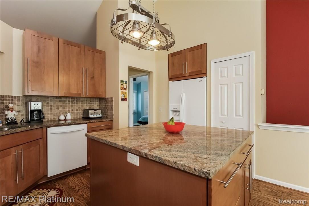 6793 Kestrel Ridge Road Brighton, MI 48116 - Photo 11 of 37 020-Kitchen-2502268-medium.jpg