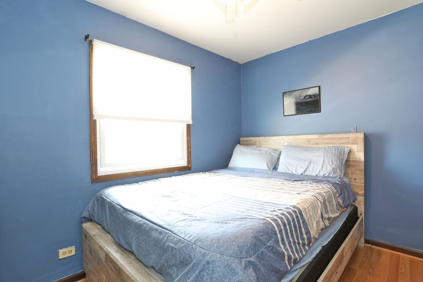 4624 Thornbark Drive Hoffman Estates, IL 60192 - Photo 14 of 30 a bedroom with a bed and a window