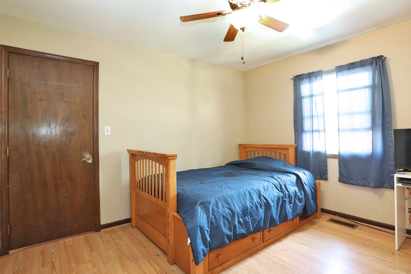 4624 Thornbark Drive Hoffman Estates, IL 60192 - Photo 16 of 30 a bedroom with a bed and wooden floor