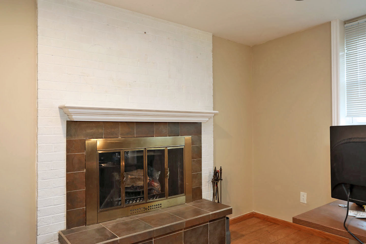 4624 Thornbark Drive Hoffman Estates, IL 60192 - Photo 21 of 30 a room with a wooden floor and a fireplace