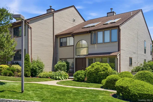 $928,000 | 112 The Glen, Glen Head, NY 11545