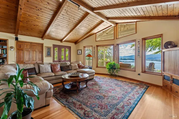 $1,050,000 | 3760 King Ranch Road, Ukiah, CA 95482