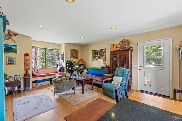 $1,050,000 | 3760 King Ranch Road, Ukiah, CA 95482