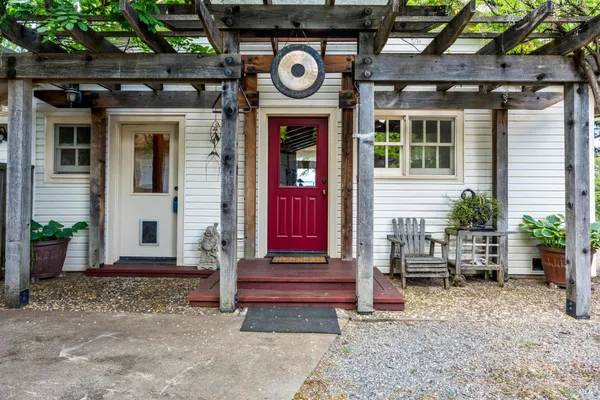 $1,050,000 | 3760 King Ranch Road, Ukiah, CA 95482