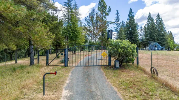 $1,050,000 | 3760 King Ranch Road, Ukiah, CA 95482